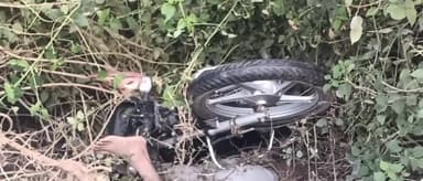 घिरोर: ग्राम ओछा में अज्ञात वाहन की टक्कर से हुई बाइक सवार की मौत, पुलिस ने पोस्टमार्टम के लिए भेजा शव