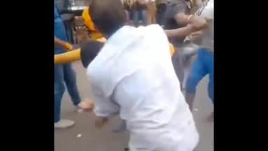 आगरा: थाना मंटोला के रावत पाडा चौराहे पर ग्राहक और दुकानदार में जमकर मारपीट,पैसे के लेन-देन को लेकर हुआ था विवाद,वीडियो वायरल