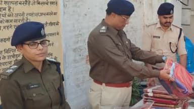 बक्सर: बक्सर के जेलों में छठ महापर्व को लेकर जेल प्रशासन द्वारा कैदी व्रतियों के बीच वस्त्र व पूजन सामग्री का किया गया वितरण