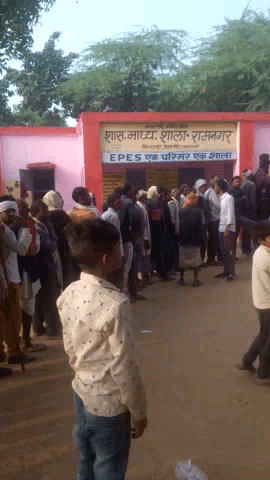 छतरपुर नगर: छतरपुर विधानसभा ग्राम रामनगर में हुई वोटिंग शुरू लगी भीड़।।#chhindwara_update