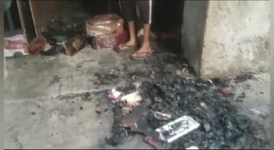 बहरोड़: बहरोड़ के बरदोड़ गांव में अज्ञात कारणों से मोबाइल की दुकान में लगी आग , आग से लाखों का माल जलकर हुआ राख