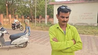 झांसी: प्रेमनगर के खाती बाबा में युवक ने फांसी लगाकर की आत्महत्या, पुलिस ने शव का करवाया पोस्टमार्टम