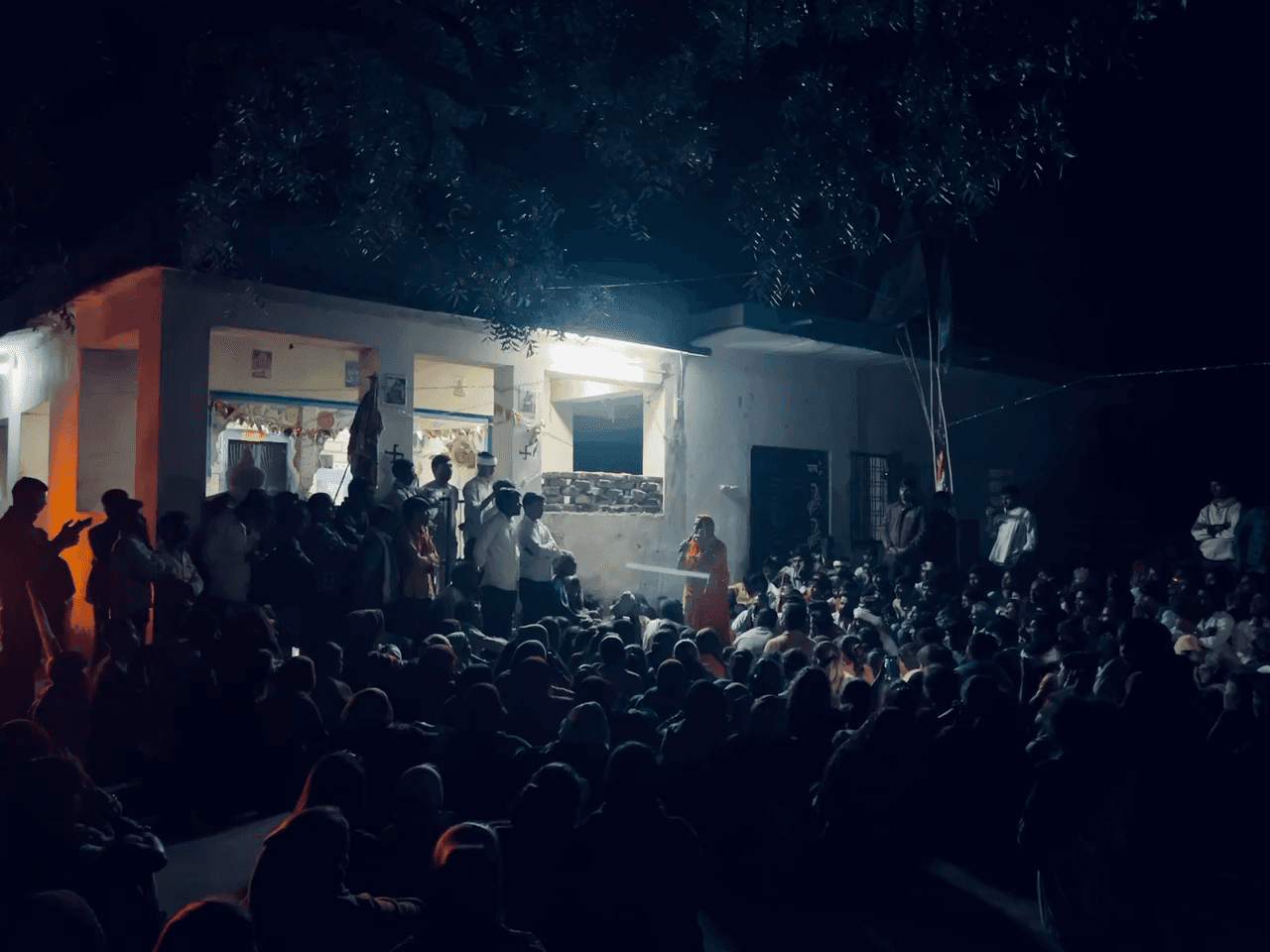 किसानी मुद्दे जल जंगल जमीन के लिये संघर्ष करणे आली मांडलगड की बेटी जनसंपर्क अभियान सभा मे जनता को संबोधित करते वक्त का दृश्य 
#विधान_सभा_क्षेत्र_मांडलगड
#भावना_गुर्जर 
#BAP