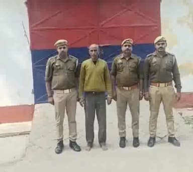 उरई: डाकोर थाना क्षेत्र के ग्राम मोहाना में पिता ने पुत्र की की हत्या पुलिस ने आरोपी पिता को भेजा जेल।