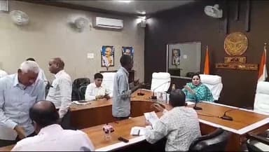 सुल्तानपुर: जिलाधिकारी की अध्यक्षता में कलेक्ट्रेट सभागार में जनता दर्शन का हुआ आयोजन।