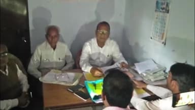 गिरिडीह: झारखंड मजदूर मोर्चा के बैनर तले कोर्ट परिसर स्थित महासंघ भवन में हुई बैठक