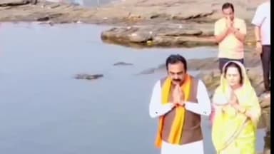 जबलपुर: पश्चिम क्षेत्र के भाजपा प्रत्याशी राकेश सिंह ने ग्वारीघाट में नर्मदा मैया का पूजन कर सपरिवार सिविल लाइन में किया मतदान