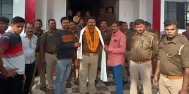 बांसडीह: बांसडीह थाने के प्रभारी निरीक्षक योगेंद्र प्रसाद सिंह का सुखपूरा  स्थानांतरण  होने पर दी गई सम्मान विदाई