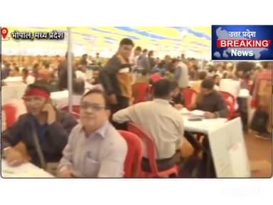 एक वीडियो सोशल मीडिया पर काफ़ी वायरल हो रही यह वीडियो मध्यप्रदेश की है जिसमे कि एक छोटे कद बाला लड़का मतदान करके आया