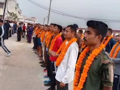 चितरंगी: जिले के तीनों विधानसभा में शांतिपूर्ण चुनाव संपन्न कराए जाने के बाद अर्धसैनिक बल का मुंह मीठा कर माला पहनाकर दी गई विदाई