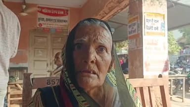 मड़ियाहू: बरसठी के खुवावा की एक महिला ने विपक्षी पर रास्ता रोकने का आरोप लगाते हुए मड़ियाहूं तहसील में की शिकायत