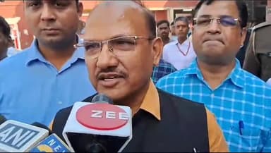 बक्सर: छठ पूजा के बाद वापस जाने के लिए चलाई गई दर्जनों ट्रेनें, बक्सर पहुंचे रेलवे के जीएम ने दी जानकारी