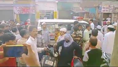 मुरादाबाद: जामा मस्जिद इलाके में लाइफ केयर हॉस्पिटल में महिला की मौत के बाद डॉ पर लापरवाही का आरोप लगाते हुए परिजनों ने किया हंगामा