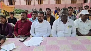 गिरिडीह: हाई स्कूल गिरीडीह स्थित आदिवासी छात्रावास प्रांगण में की गई मरांग बुरू सावता सुसार बैसी जिला समिति की बैठक