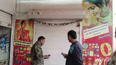 कोलारस: एप्रोच रोड लक्ष्मी ज्वेलर्स की दुकान के चोरों ने चटकाए ताले, 5 हजार रुपये नकदी व एक लाख रुपये के गहने चोरों ने किए पार