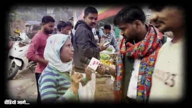 सब्ज़ी वालों की रोजी रोटी छीनने में लगा अतिक्रमण दस्ता झांसी के आईटीआई क्षेत्र का मामला है