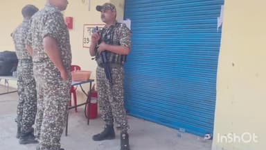 बसना: महासमुंद के स्ट्रांग रूम में मतदान सामग्रियों के भंडारण के बाद कड़ी सुरक्षा व्यवस्था के साथ की गई सीलिंग की कार्रवाई