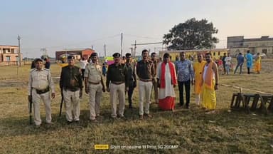 आरा: पुलिस पदाधिकारियों ने गजराजगंज ओपी क्षेत्र के विभिन्न छठ घाटों का औचक निरक्षण किया