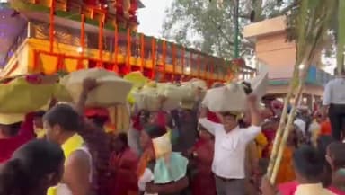 करपी: किंजर सूर्य मन्दिर पुनपुन नदी घाट पर हजारों व्रतियों ने भगवान भास्कर को दिया प्रथम अर्घ्य