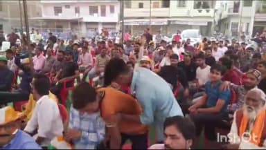 जावरा: जावरा के रामबाग में टीवी स्क्रीन में भारत-ऑस्ट्रेलिया क्रिकेट मैच देखने खेल प्रेमी जुटे हैं मैच जारी है