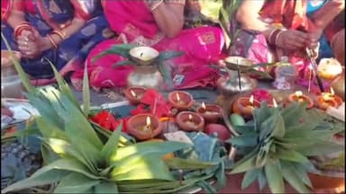 সোণাৰি: মৰাণহাটত শতাধিক ভক্তৰ সমাগমৰ মাজেৰে ষট পূজা উদযাপন