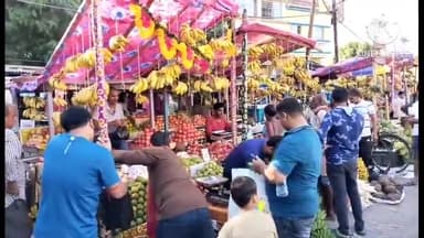 शेखपुरा: शेखपुरा में छठ की खरीदारी को लेकर उमड़ी लोगों की भारी भीड़, बनी रही जाम की समस्या