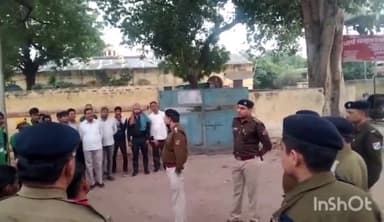 टूंडला: इटावा रेलवे स्टेशन पर ट्रेन में हुई आगजनी की घटना को लेकर टूंडला रेलवे स्टेशन पर RPF ने चलाया जागरूकता अभियान