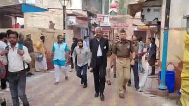 मथुरा: सीएम योगी के आगमन को लेकर डीएमएसएसपी ने वृंदावन की कुंज गलियों सहित बांके बिहारी  में सुरक्षा व्यवस्था का किया निरीक्षण