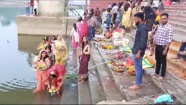 सीतामऊ: वार्ड-26 स्थित शिवना नदी घाट पर उगते सूर्य को अर्घ्य देने के साथ ही छठ महापर्व का हुआ समापन