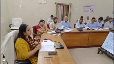 गोंडा: कलेक्ट्रेट सभागार में डीएम ने की पर्यावरण समिति की बैठक, बिना अनुमति ईंट भट्ठा के संचालन पर लगाई रोक