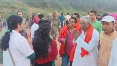 तोपचांची: तोपचांची गोमो के कई छठ घाटों का विधायक मथुरा प्रसाद महतो ने किया दौरा, BDO व कई जनप्रतिनिधि रहे मौजूद