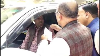 इटावा: कलेक्ट्रेट में जनता व कार्यकर्ताओं की समस्याओं को लेकर सांसद ने एसएसपी से की मुलाकात