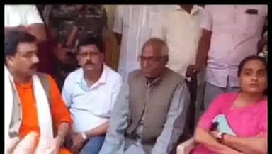 धनबाद/केंदुआडीह: केंदुआ अग्निकांड में मृतक के परिजनों को झारखंड सरकार की ओर से सहायता राशि के रूप में स्वीकृति पत्र किया गया प्रदान