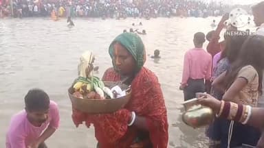 शेखपुरा: शेखपुरा जिला में उदयगामी सूर्य को छठ व्रतियों ने दिया अर्घ्य, शांतिपूर्ण हुआ संपन्न