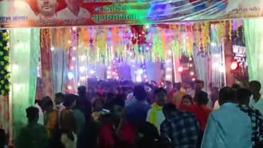 गोपालगंज: शहर के हजियापुर मोड़ सहित अन्य छठ घाट पर उगते सूर्य को छठ व्रतियों ने दिया अर्घ्य, घाट पर उमड़ी भीड़।