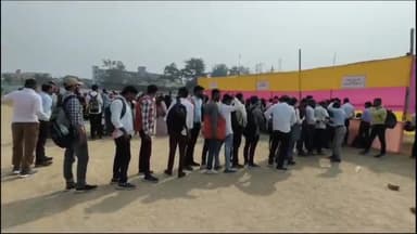 सासाराम: सासाराम के न्यू स्टेडियम फजलगंज में नवनियुक्त शिक्षको को दिया जा रहा है नियुक्ति पत्र।