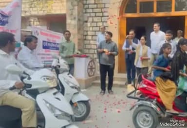 जालौर: जालौर में दिव्यांगजनों ने ट्राई साइकिल रैली निकालकर लोगों को मतदान के लिए किया प्रेरित