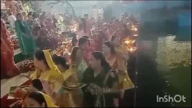 देेेवरिया: देवरिया शहर के छठ घाटों पर भोर से ही भगवान भास्कर को अर्घ्य देने पहुंची महिलाएं, सूर्य को अर्घ्य देकर छठ व्रत किया पूरा