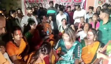 वाराणसी में किन्नर समुदाय के लोगों ने धूमधाम से मनाया छठ पूजा