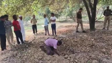 हरदोई: अदालत के आदेश पर बेहटागोकुल में मौत का कारण जानने के लिए कब्र से निकलवाया गया युवक का शव, वर्ष भर पहले हुई थी मौत