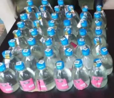 चितरंगी: लंघाडोल पुलिस ने डोंगरी गांव से 50 पाव देसी प्लेन मदिरा के साथ एक आरोपी को किया गिरफ्तार