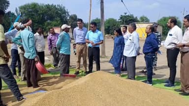 बलौदाबाज़ार: तय मानक से न हो अधिक आर्द्रता, सूखत के नाम से ना हो किसानों से अधिक धान की खरीदी : जिला कलेक्टर चंदन कुमार