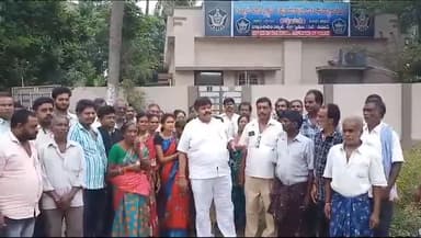 ఆత్రేయపురం: ఆత్రేయపురం మండలం ర్యాలీకి చెందిన బూరయ్య అదృశ్యంపై పోలీసులకు తెలుగు జనతా పార్టీ అధ్యక్షుడు వెంకటేశ్వర రావు పిర్యాదు