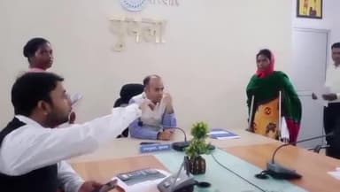 गुमला: डीसी ने कार्यालय में जन शिकायत निवारण दिवस पर 50 से अधिक नागरिकों की सुनी फरियाद