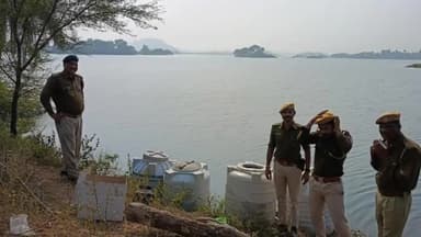 चिखली: कुआँ थाना क्षेत्र मे पुलिस उप अधीक्षक सिमलवाड़ा मय जापते ने 5000 लीटर महुआ वाश की नष्ट