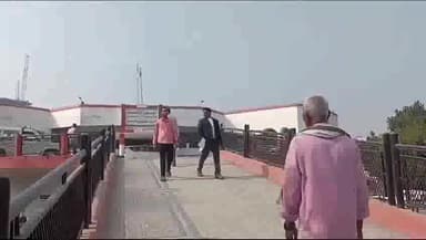 पडरौना: ठाढ़ीभार गांव में विकास कार्यो को लेकर डीएम से एक पीड़ित ने की शिकायत