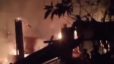 সোণাৰি: এঙেৰাত কৌৰি বস্তিৰ মেক্ৰ মাৰাৰ বাসগৃহত সংঘটিত অগ্নিকাণ্ডত ১০ লাখ টকাৰ সামগ্ৰী ভস্মীভূত