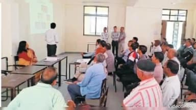 जालौर: जालौर में विधानसभा चुनाव को लेकर संभागीय आयुक्त ने अधिकारियों की ली बैठक