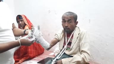 तिलौथू: मड़न पुर गांव में निर्माणधीन बिल्डिंग में काम करने के दौरान दो मंजिला छत पर से गिरकर घायल हुए एक मजदूर।