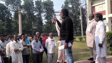 करनाल: लघु सचिवालय में ग्रामीण सफाई कर्मचारी यूनियन के समर्थन में उतरे नगर पालिका के कर्मचारी; जिला प्रशासन को दिया ज्ञापन